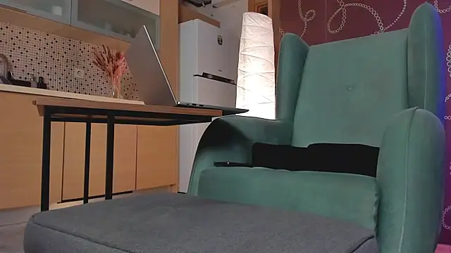 Yourfreebird online show from February 9, 2025, 12:41 pm