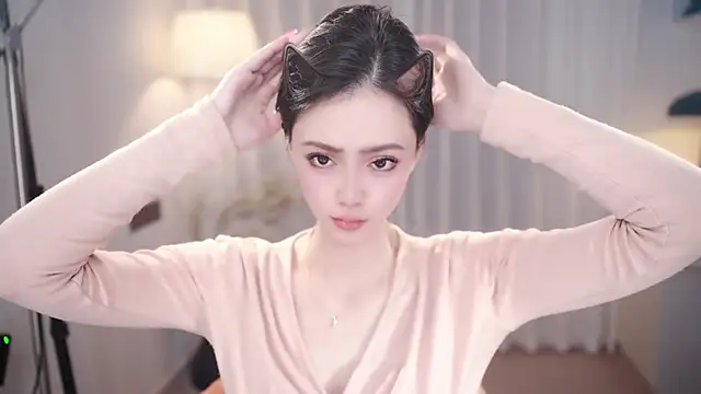 Ocean--Lili online show from November 10, 2025, 2:05 pm