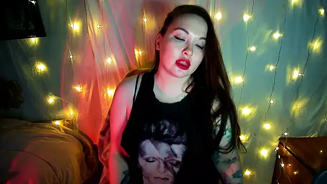 Victoria Marks online show from March 21, 2025, 10:28 pm