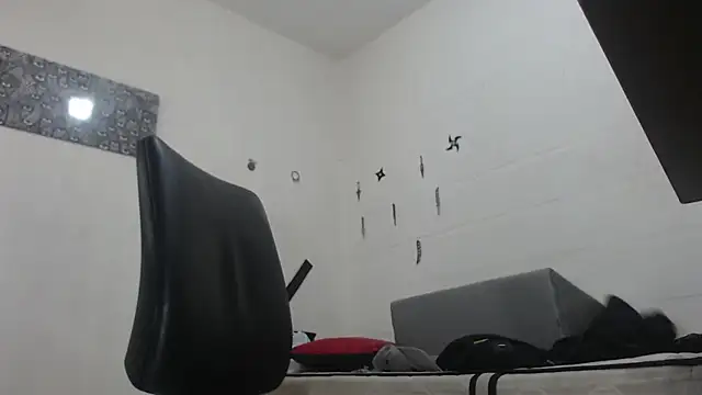 Snapshot of stripnolimits chatting on February 21, 2025, 9:43 pm stripnolimits online show from February 21, 2025, 9:43 pm