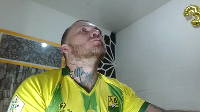 Snapshot of stripnolimits chatting on November 8, 2025, 11:36 pm stripnolimits online show from November 8, 2025, 11:36 pm