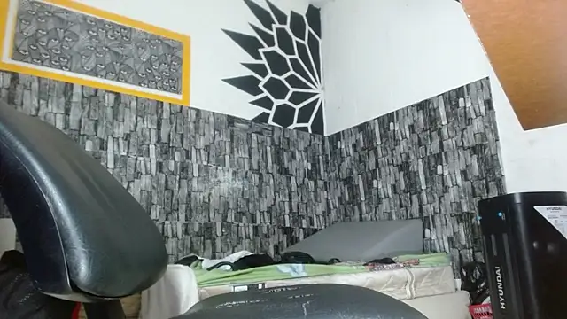 stripnolimits online show from April 22, 2026, 11:39 pm