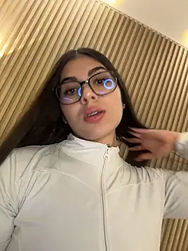 Sarasanders 4 online show from November 12, 2025, 2:45 am