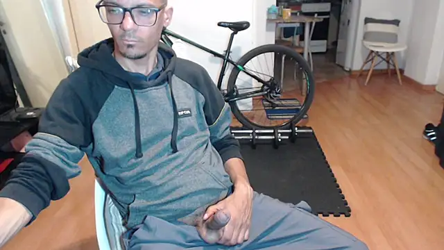 guachin hunk online show from October 19, 2025, 6:25 am