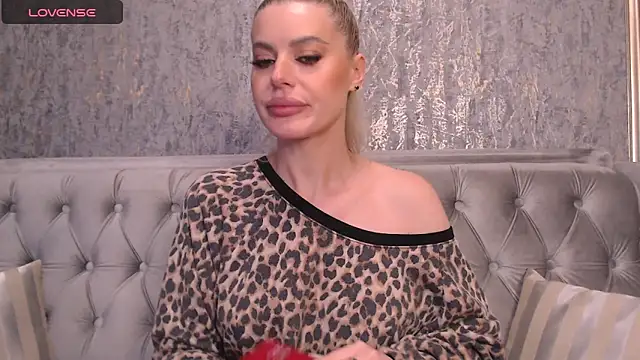 BlondieStar online show from November 4, 2025, 10:53 pm