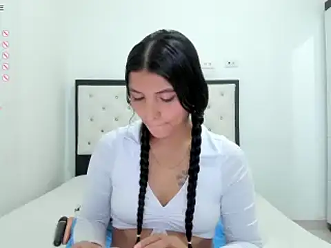 Snapshot of CuteLatinaxx chatting on March 7, 2025, 1:51 pm CuteLatinaxx online show from March 7, 2025, 1:51 pm