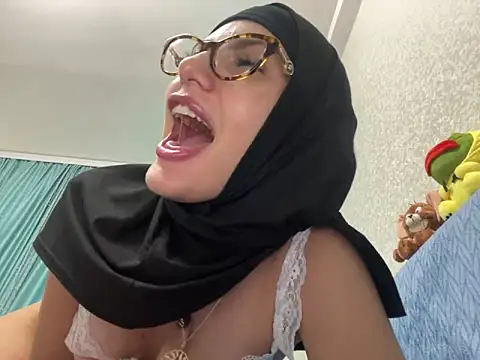 GumusGuray online show from December 11, 2024, 10:03 am