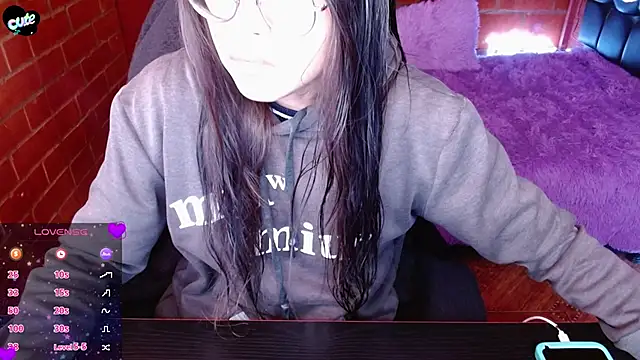 MidoriQuiinn online show from April 8, 2026, 4:18 pm