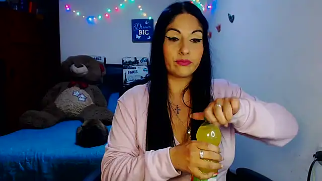 sahtlove1 online show from December 1, 2025, 11:32 pm