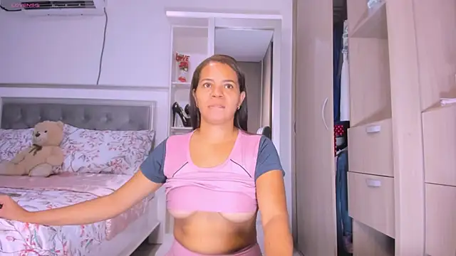 sharonDulce online show from February 6, 2025, 12:05 pm