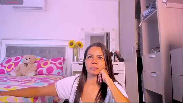 Snapshot of sharonDulce chatting on May 1, 2026, 4:28 am sharonDulce online show from May 1, 2026, 4:28 am