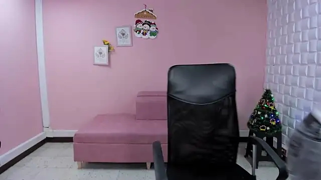 DannaBerry online show from December 23, 2024, 2:17 pm