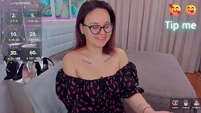 EsterLogan online show from February 1, 2025, 9:54 am