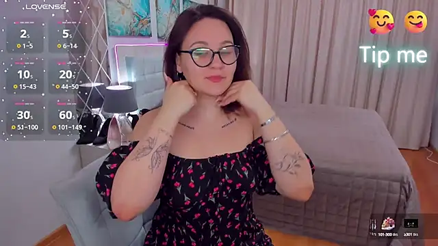 EsterLogan online show from February 1, 2025, 1:20 pm