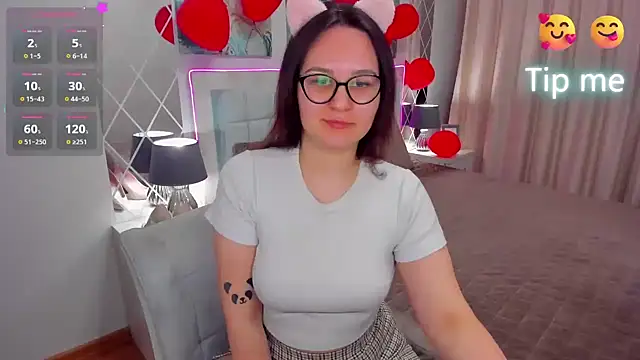 EsterLogan online show from March 3, 2025, 9:22 am