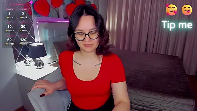 EsterLogan online show from March 7, 2025, 8:34 am