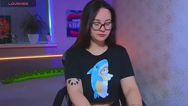 EsterLogan online show from September 21, 2025, 8:16 am