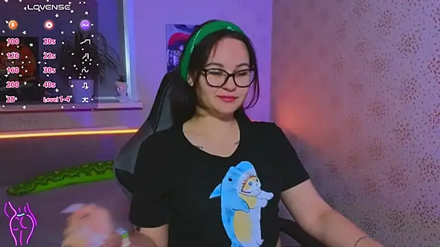 EsterLogan online show from October 13, 2025, 6:46 am