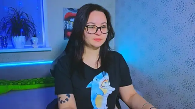 EsterLogan online show from November 23, 2025, 7:08 am