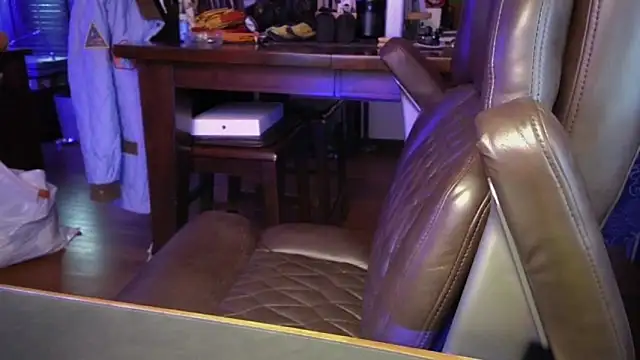 Briefs bud online show from November 12, 2025, 12:33 am