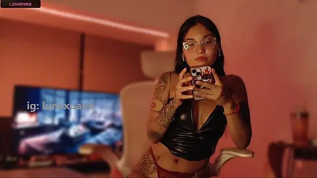 Snapshot of LunaXuan chatting on January 15, 2025, 5:40 am LunaXuan online show from January 15, 2025, 5:40 am