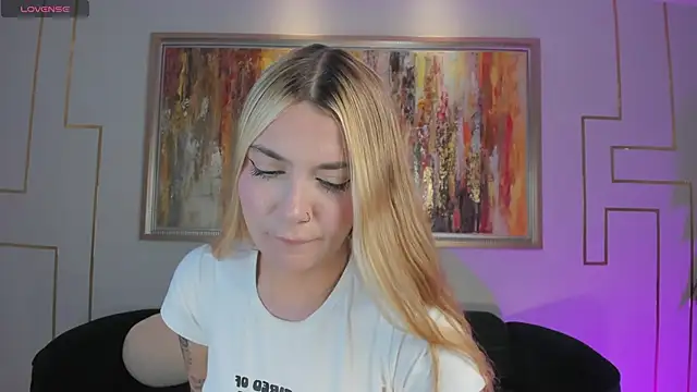 NiaHolland online show from February 22, 2026, 11:47 pm