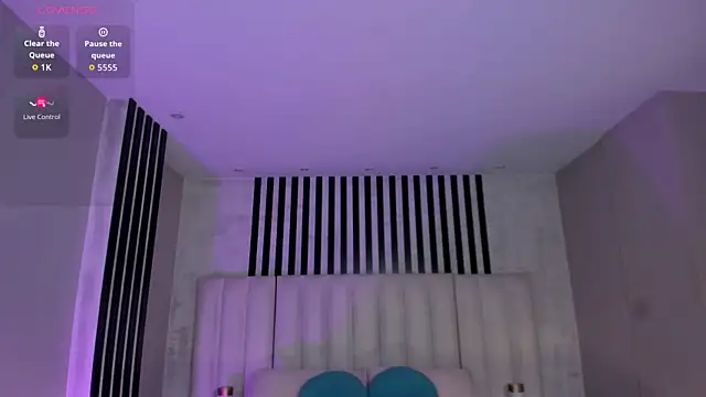NiaHolland online show from July 12, 2026, 11:29 pm