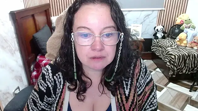 Sonialorens  online show from April 21, 2026, 4:34 pm