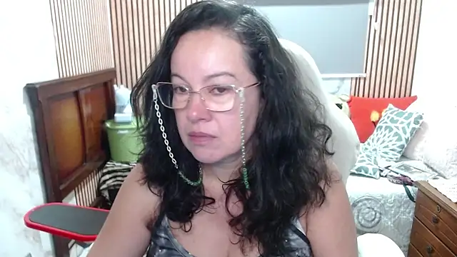 Sonialorens  online show from May 8, 2026, 12:54 pm