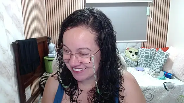 Sonialorens  online show from May 13, 2026, 2:36 pm