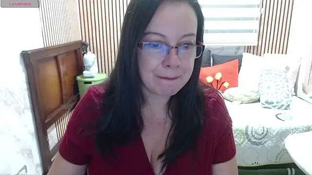 Sonialorens  online show from June 5, 2026, 12:55 pm