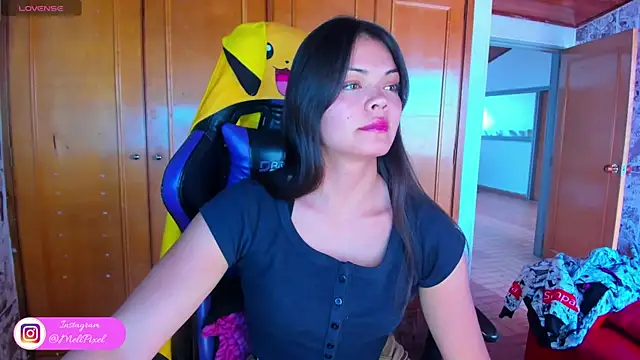 Snapshot of Meli_Pixel chatting on February 6, 2025, 8:02 pm Meli Pixel online show from February 6, 2025, 8:02 pm