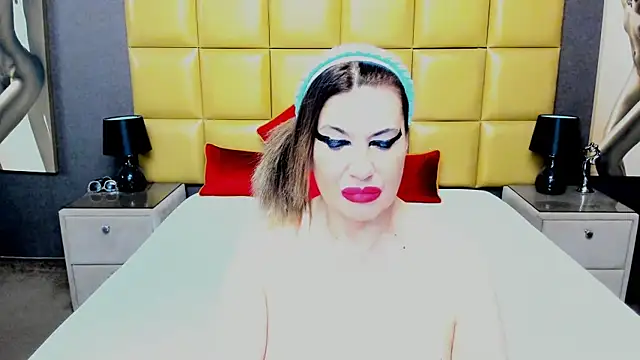 Snapshot of KiraLeila chatting on May 28, 2026, 10:51 pm KiraLeila online show from May 28, 2026, 10:51 pm