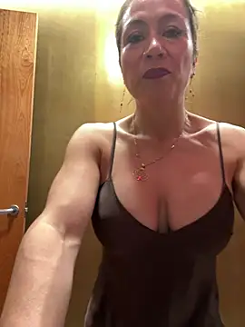 Snapshot of angelitasexy81 chatting on July 7, 2026, 9:35 am angelitasexy81 online show from July 7, 2026, 9:35 am