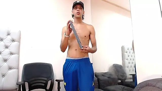 Snapshot of Robert_Kingg chatting on May 23, 2026, 4:44 pm Robert Kingg online show from May 23, 2026, 4:44 pm