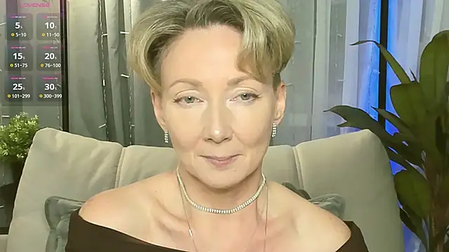 AkexandraFix online show from November 25, 2025, 1:00 pm