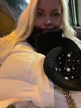 Snapshot of Lisavontease chatting on February 1, 2025, 5:37 pm Lisavontease online show from February 1, 2025, 5:37 pm