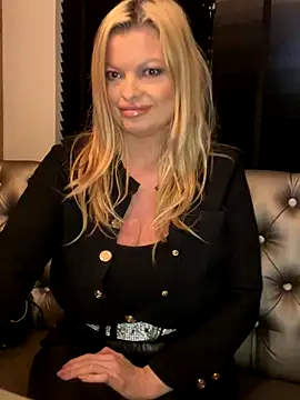 Snapshot of Lisavontease chatting on October 5, 2025, 3:27 am Lisavontease online show from October 5, 2025, 3:27 am