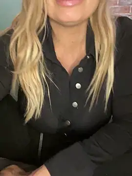 Snapshot of Lisavontease chatting on December 5, 2025, 8:27 pm Lisavontease online show from December 5, 2025, 8:27 pm