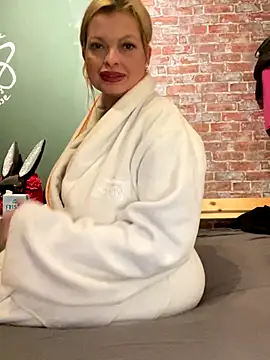 Snapshot of Lisavontease chatting on December 21, 2025, 9:22 pm Lisavontease online show from December 21, 2025, 9:22 pm