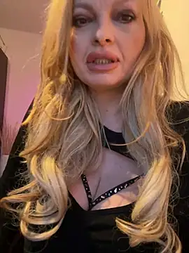 Snapshot of Lisavontease chatting on January 11, 2026, 3:50 pm Lisavontease online show from January 11, 2026, 3:50 pm