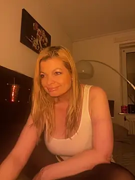 Snapshot of Lisavontease chatting on March 7, 2026, 12:07 am Lisavontease online show from March 7, 2026, 12:07 am