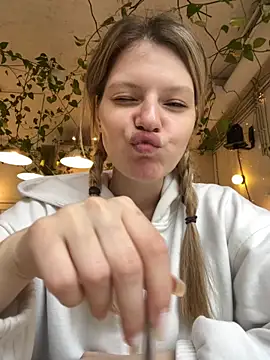 MaryHiggins online show from October 30, 2025, 11:22 am