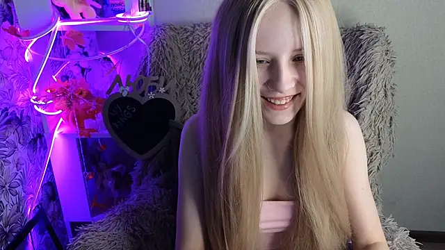 sarakaell online show from November 19, 2025, 3:06 am