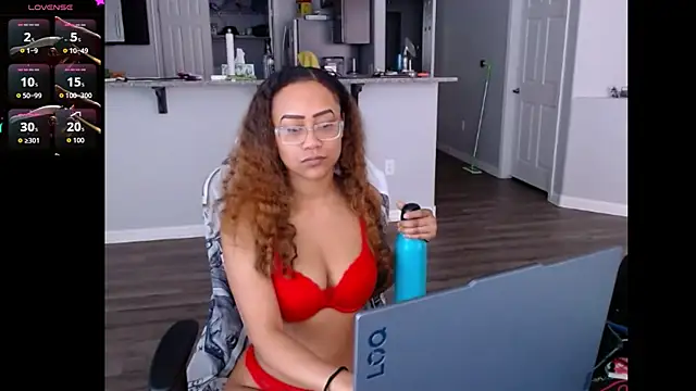 Snapshot of RylHoneyy chatting on June 20, 2026, 7:49 pm RylHoneyy online show from June 20, 2026, 7:49 pm