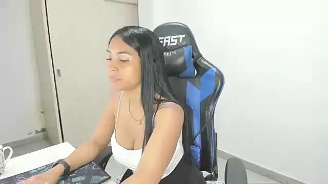 sophiax-x online show from February 20, 2025, 3:08 pm