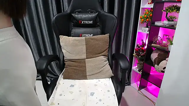 Yuki-yio online show from February 19, 2025, 1:29 am