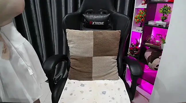 Yuki-yio online show from February 25, 2025, 1:20 am