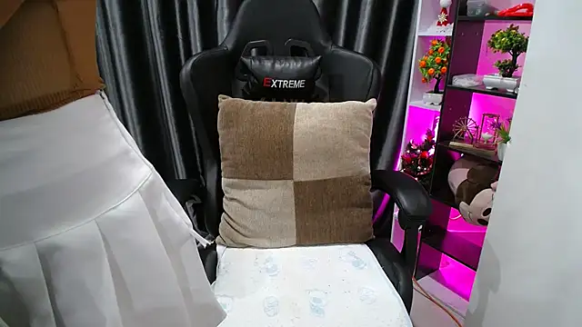 Yuki-yio online show from March 10, 2025, 1:34 am