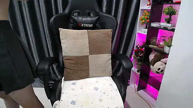 Yuki-yio online show from March 18, 2025, 1:21 am